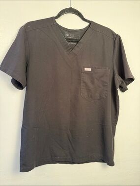 Figs  Black V-Neck Short Sleeve Scrub Top with Chest Pocket size medium